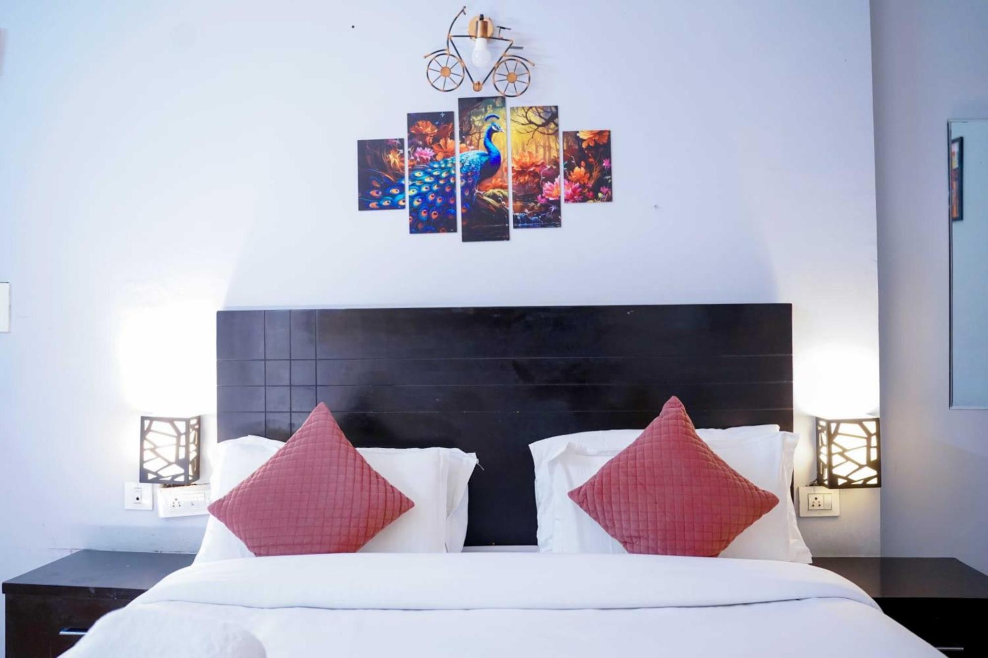 Vrindavan Dreams Hotel And Suites Exteriér fotografie