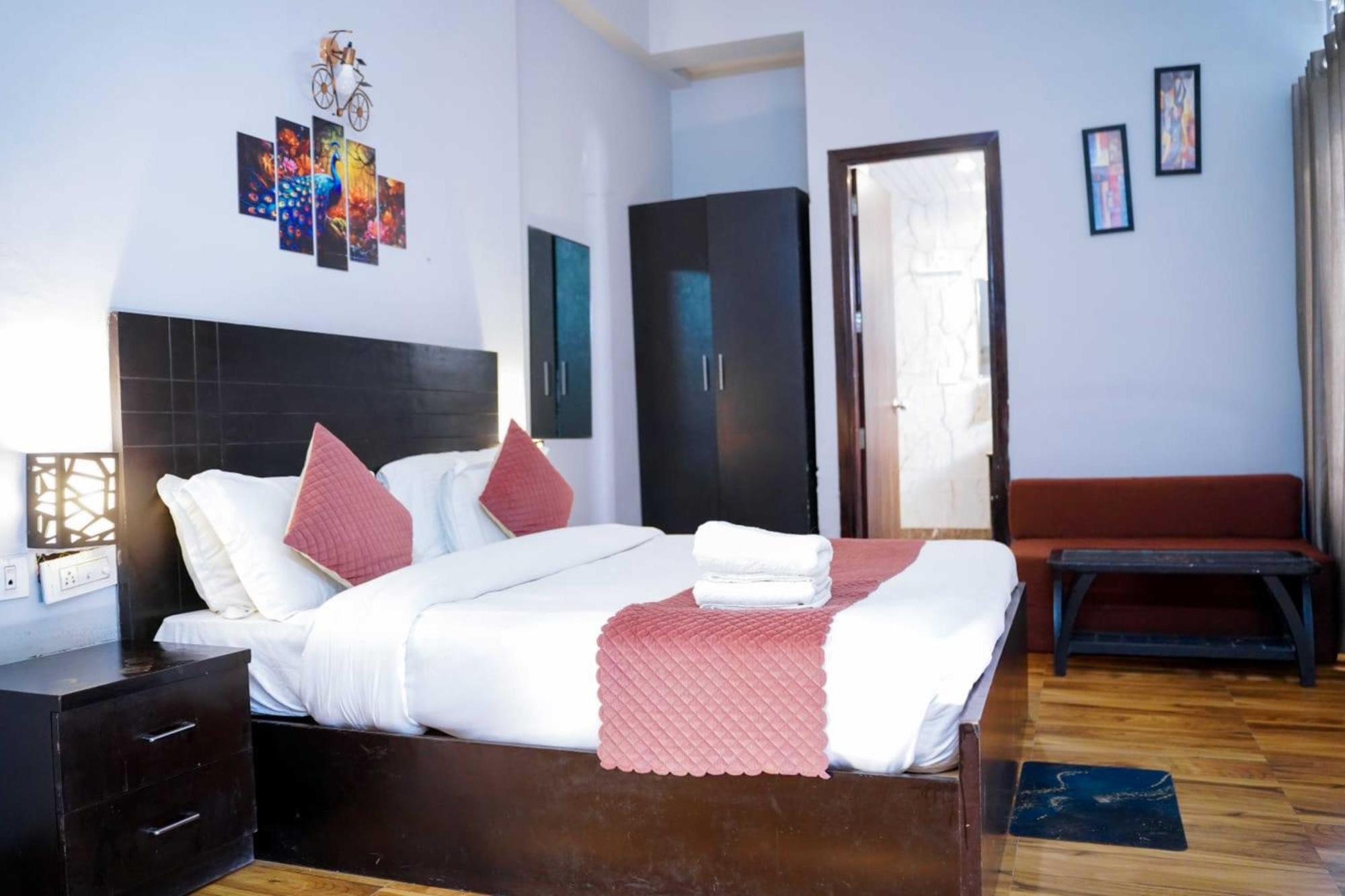 Vrindavan Dreams Hotel And Suites Exteriér fotografie