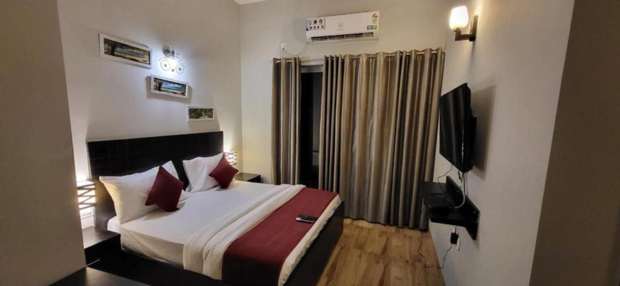 Vrindavan Dreams Hotel And Suites Exteriér fotografie