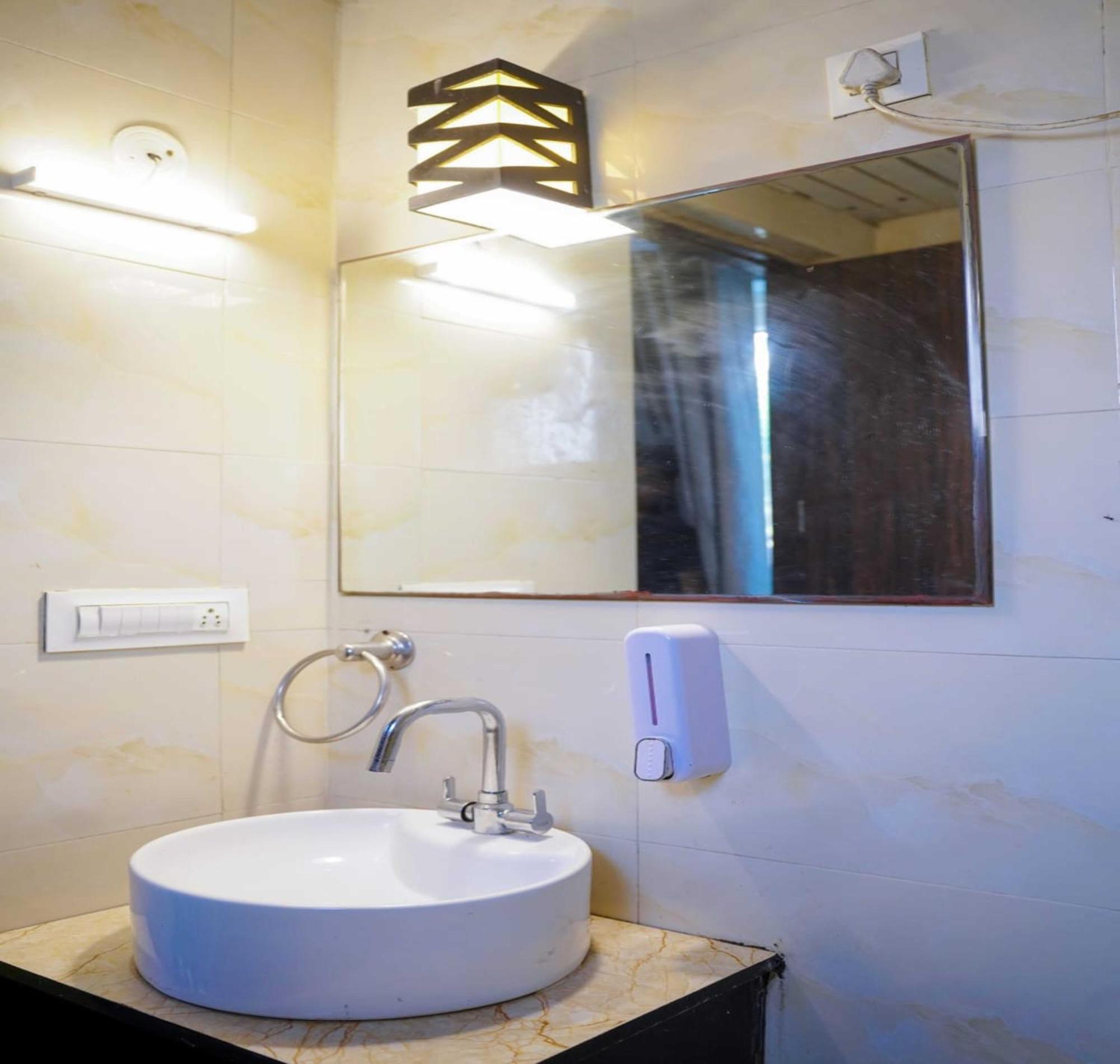 Vrindavan Dreams Hotel And Suites Exteriér fotografie