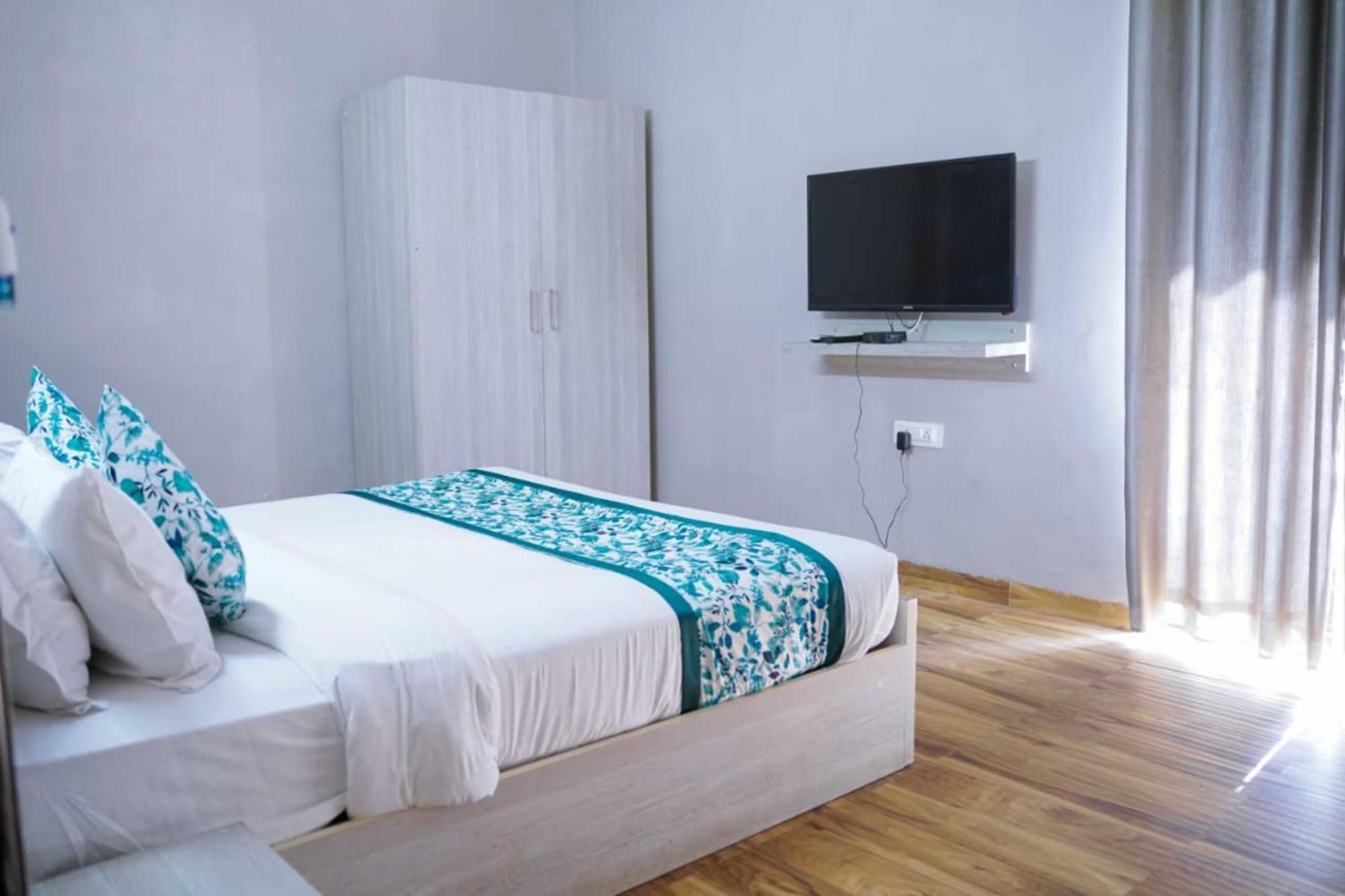 Vrindavan Dreams Hotel And Suites Exteriér fotografie
