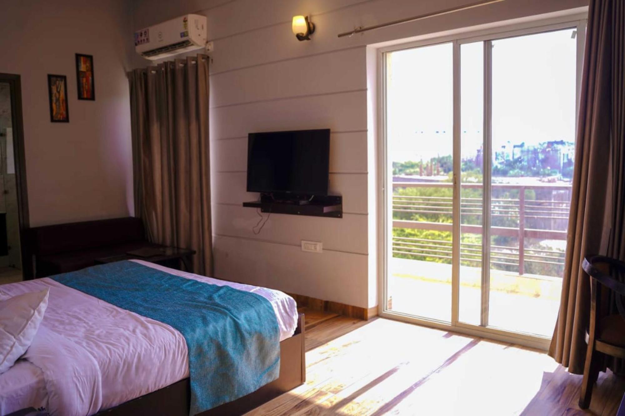 Vrindavan Dreams Hotel And Suites Exteriér fotografie