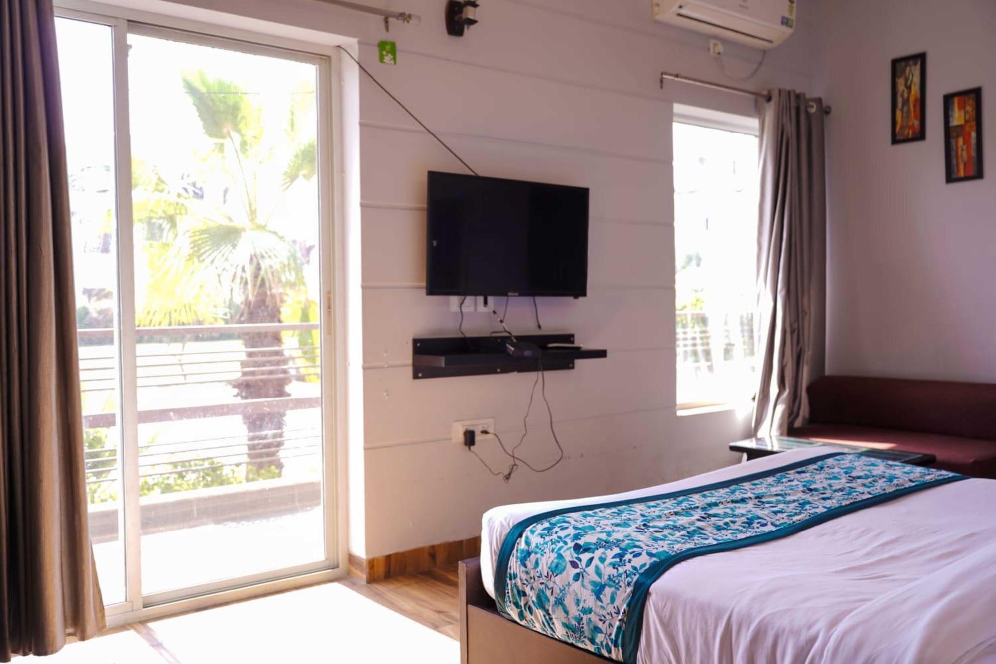 Vrindavan Dreams Hotel And Suites Exteriér fotografie