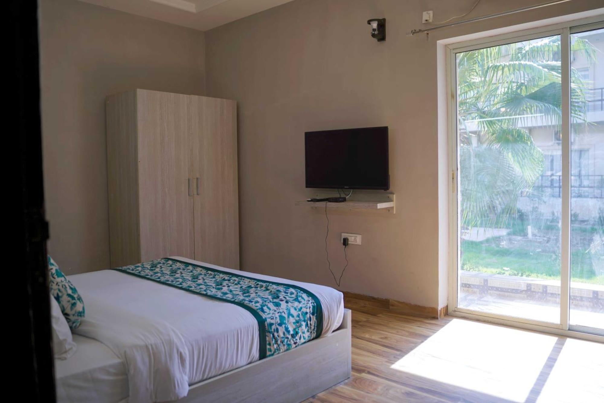 Vrindavan Dreams Hotel And Suites Exteriér fotografie