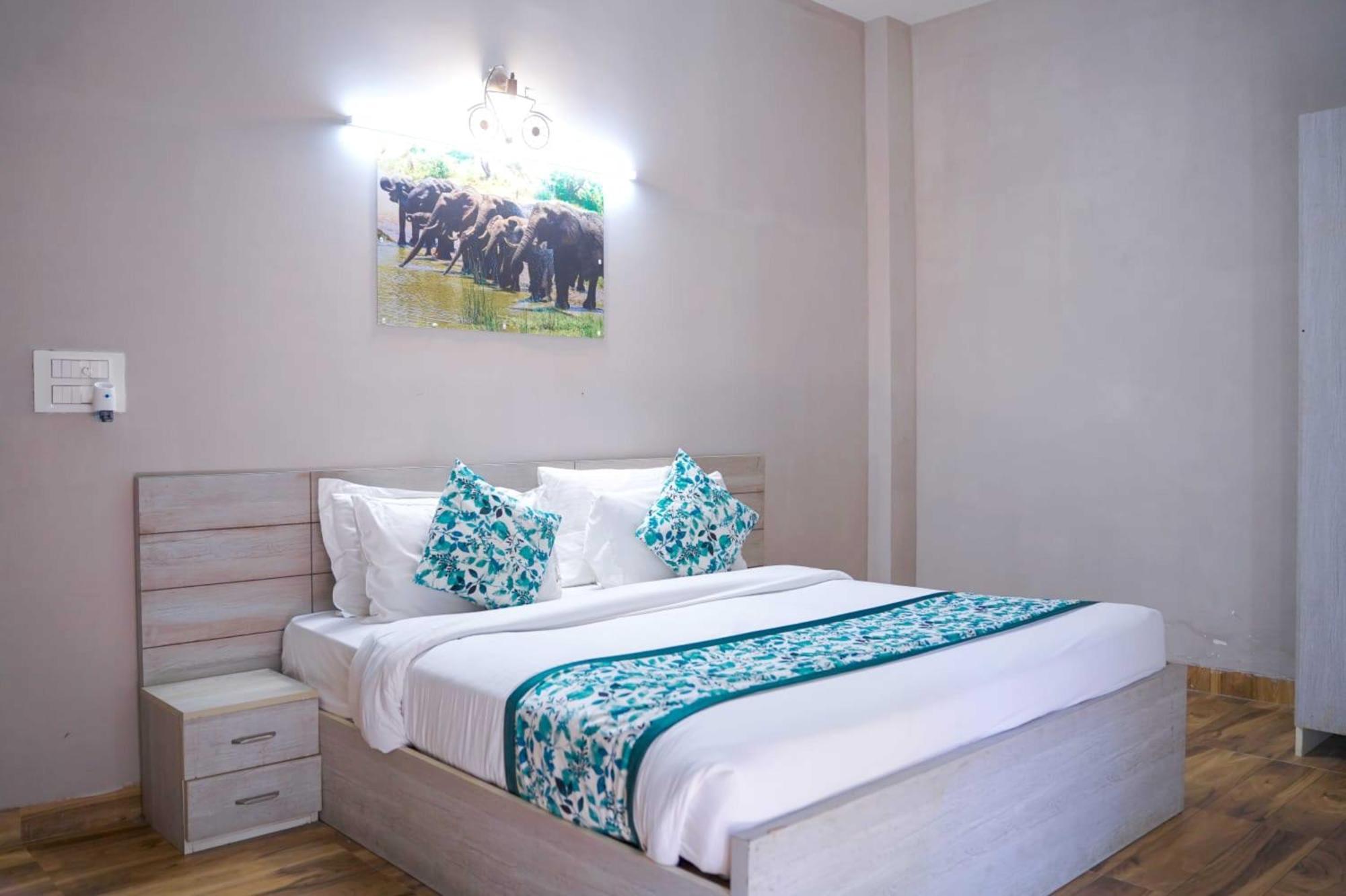 Vrindavan Dreams Hotel And Suites Exteriér fotografie