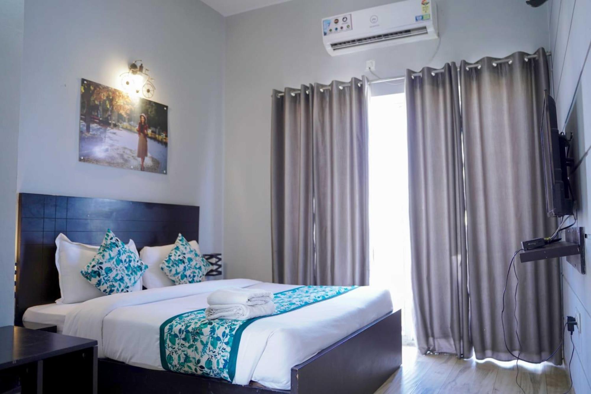 Vrindavan Dreams Hotel And Suites Exteriér fotografie